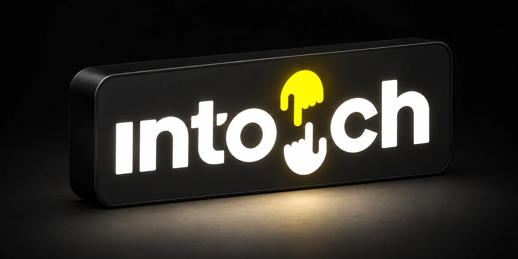 Lightbox INTOUCH 2.0 — wizualizacja czarnej lampki z biało-żółtym napisem INTOUCH